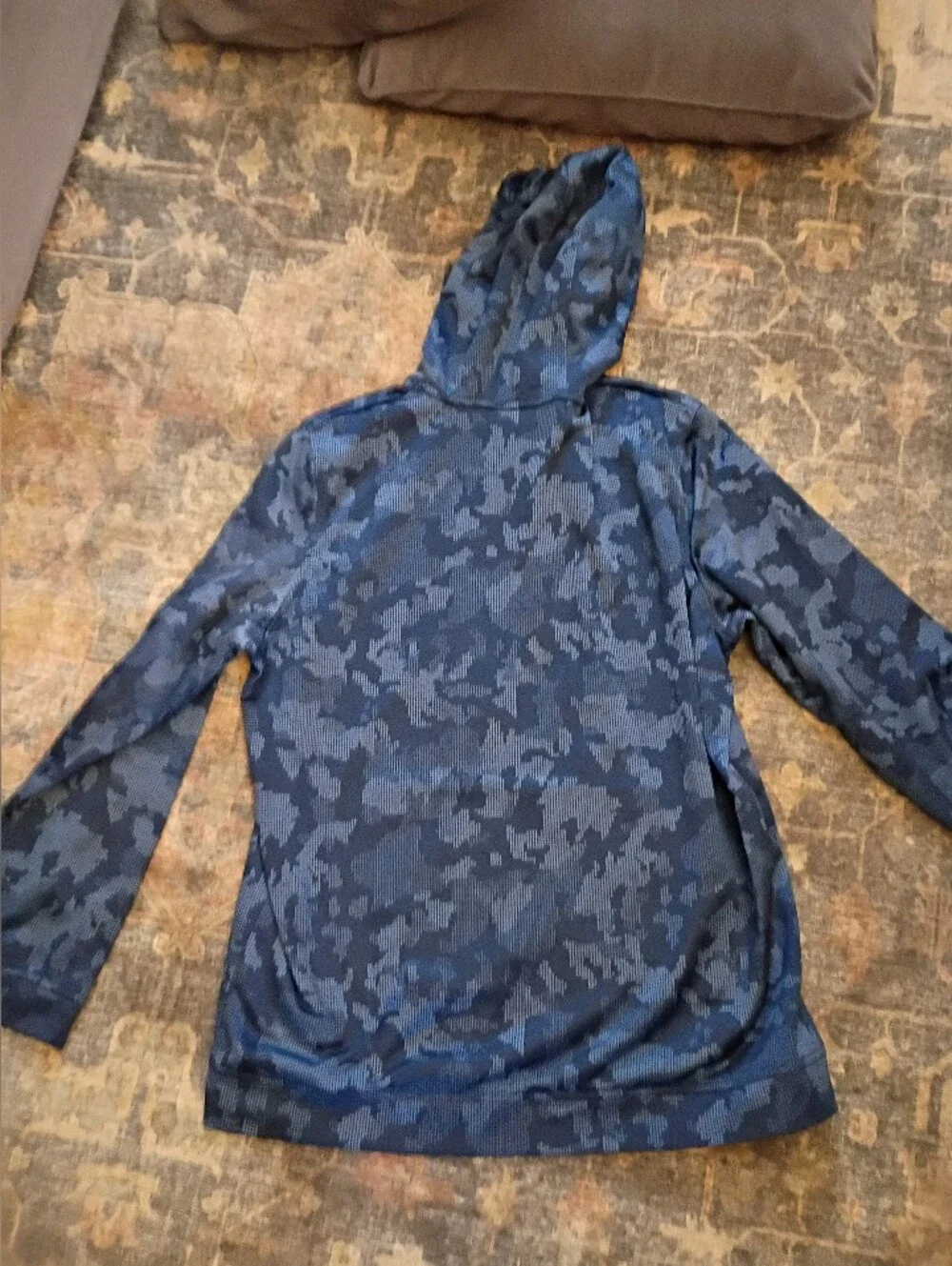 Men's Under Armour XL Blue Camo Hoodie